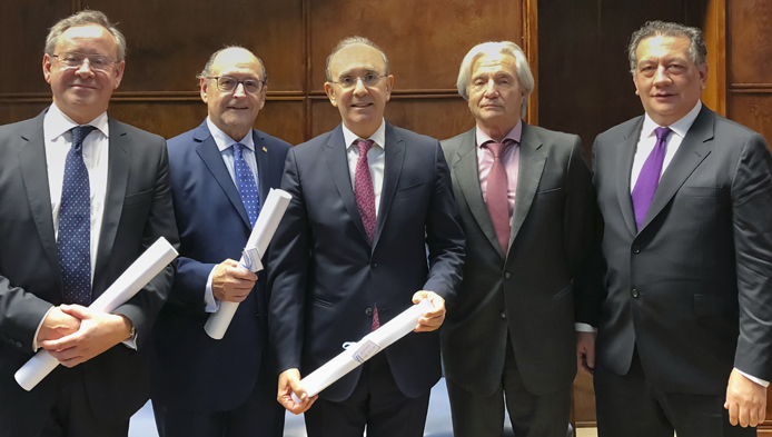 Eduardo Anitua investido Doctor Honoris Causa 01